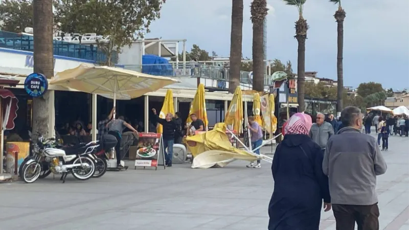 Şiddeti yükselen lodos vatandaşlara zor anlar yaşattı