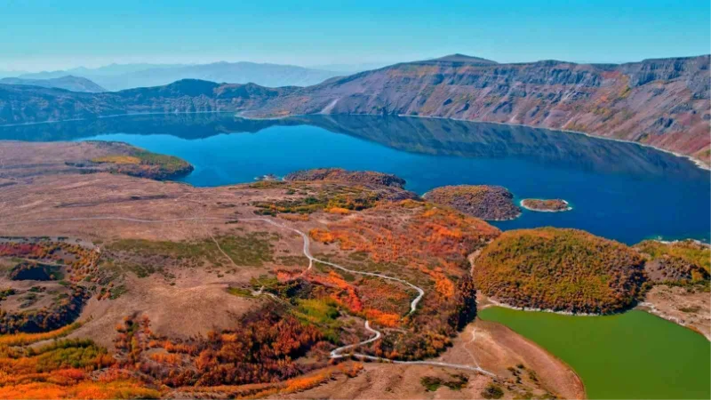 Kışa hazırlanan Nemrut Krater Gölü’nde renk cümbüşü