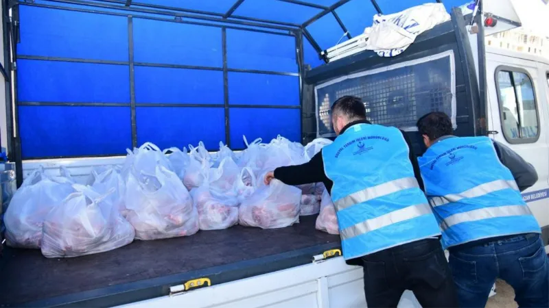 Kahramankazan Belediyesi, ilçedeki gerçek ihtiyaç sahibi 6 bin 522 aileye 20 ton kırmızı et dağıtıyor