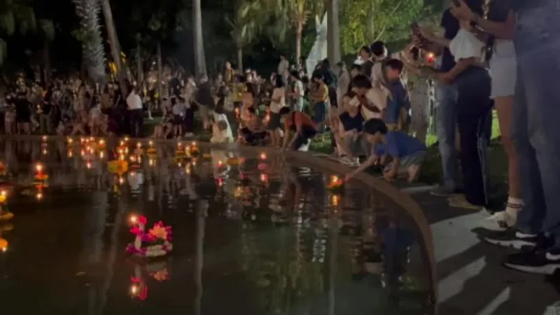Tayland’daki Loy Krathong Festivali renkli görüntülere sahne oldu