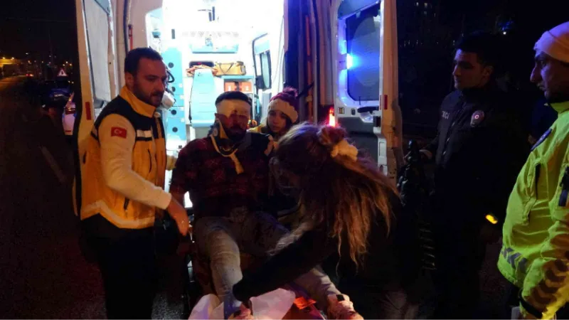 Otomobil polis aracına çarptı: 2’si polis 4 yaralı