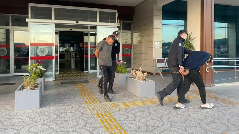 İzmir’de bazı istasyonundan aküleri çalan hırsızlara suçüstü