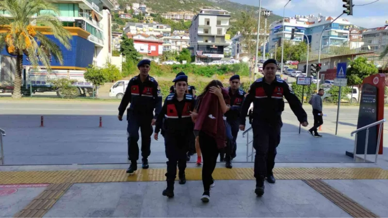 Bebeğin 5’inci kattan atıldığı olayda anne, kızı ve baba tutuklandı