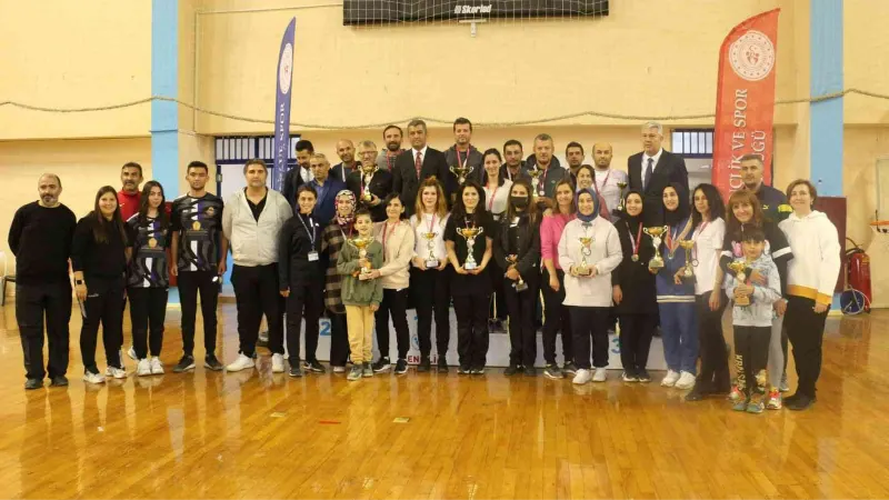 Bu defa öğretmenler şampiyonluk için ter döktü