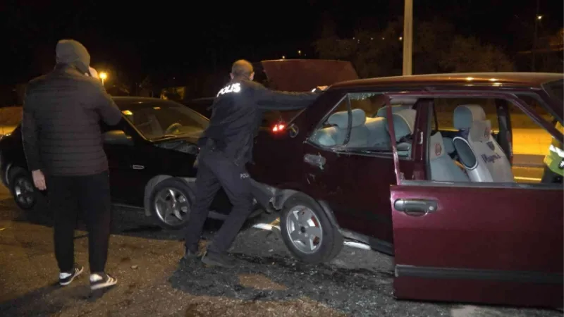 Kırıkkale’de iki otomobil çarpıştı: 4 yaralandı
