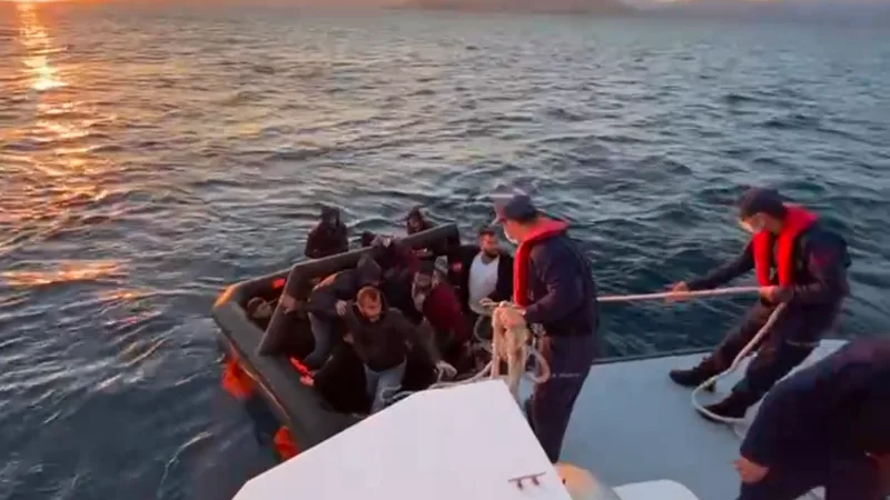 Aydın’da 14 düzensiz göçmen kurtarıldı
