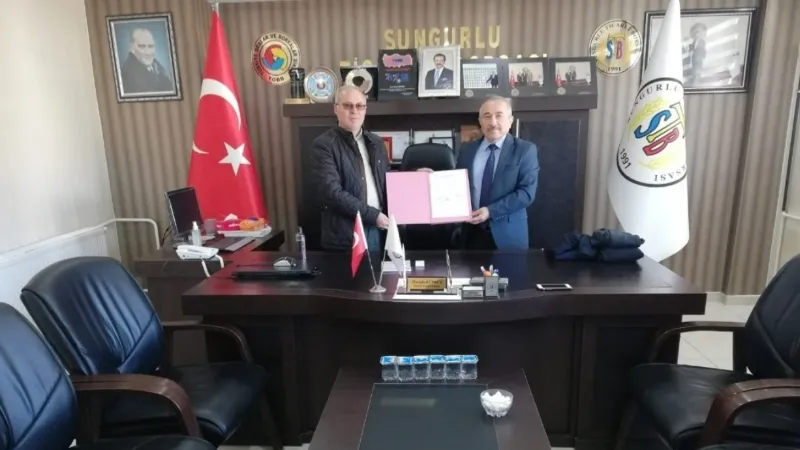 Borsa’dan öğrencilere eşofman yardımı