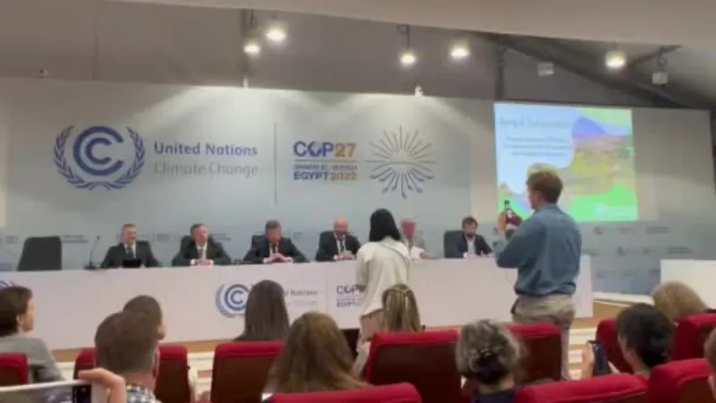 Ukraynalı aktivistler, COP27’de Rusya Çevre Bakanı Yardımcısını protesto etti