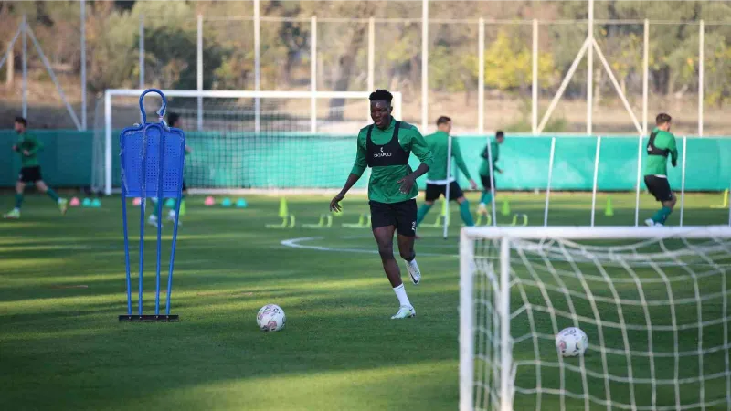 İsmet Taşdemir: "Tuzlaspor maçında geçen haftayı telafi etmemiz gerekiyor"