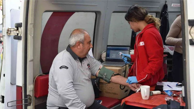 Yunusemre personelinden kan bağışı