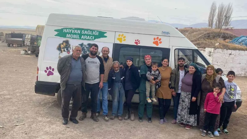 Kars’ta sokak hayvanlarını mobil araçla hizmet veriliyor