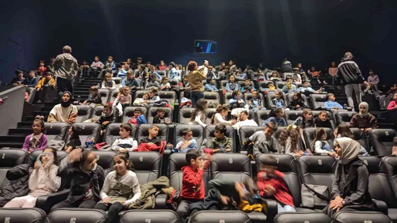 Sultangazi’de çocuklara ücretsiz sinema gösterimi