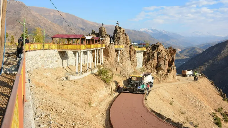 Şemdinli Seyir Tepesi yolu asfaltlandı