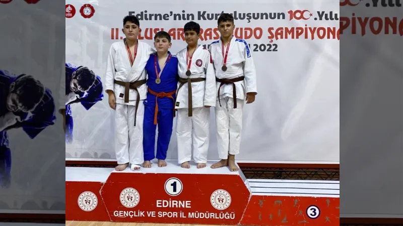 Yunusemreli judocular uluslararası turnuvada kürsüde