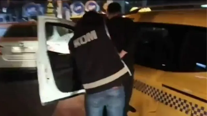 Ticari taksiden yolcu değil tabancalar çıktı