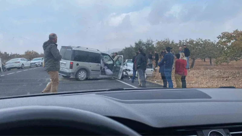 Şanlıurfa’da otomobiller çarpıştı: 8 yaralı