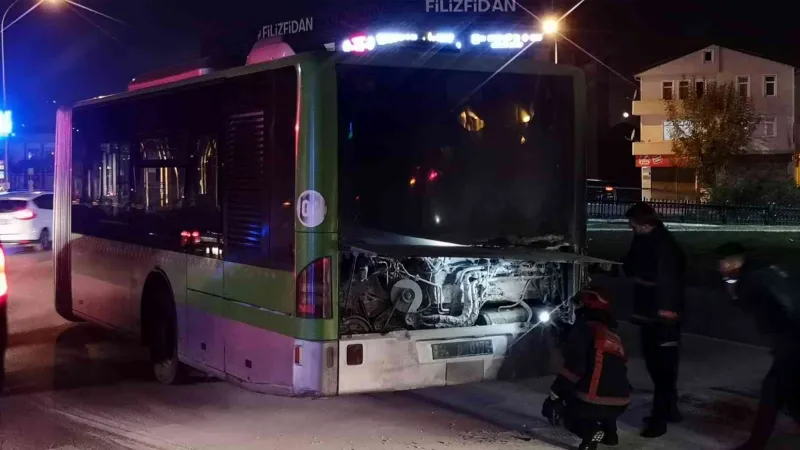 Belediye otobüsü alevlere teslim oldu