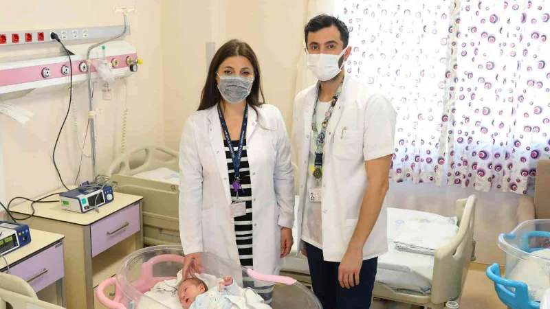 İzmir Dokuz Eylül Üniversitesi 21 günlük Yusuf bebeği hayata bağladı