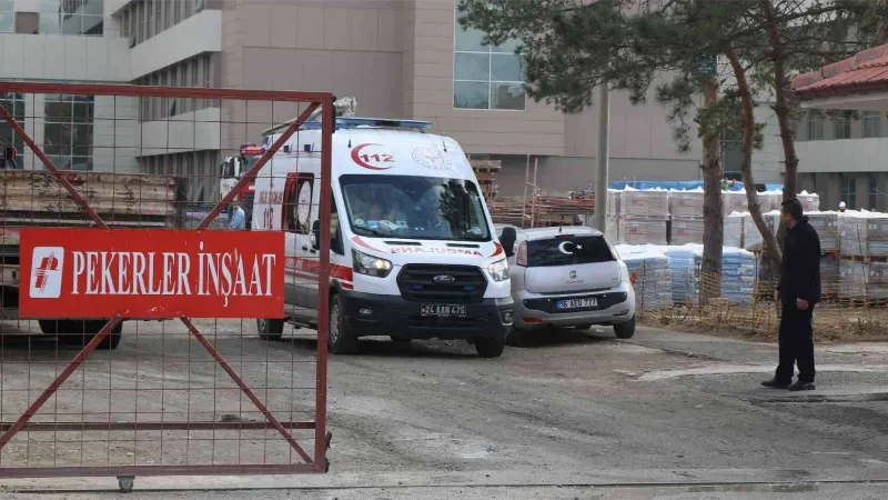 Erzincan’da yapımı devam eden hastane inşaatının 3’ncü katından düşen işçi yaralandı