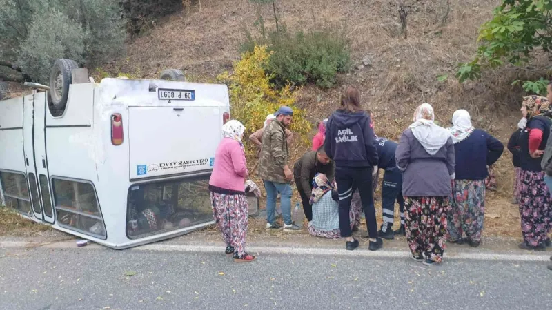 Tarım işçilerini taşıyan minibüs takla attı