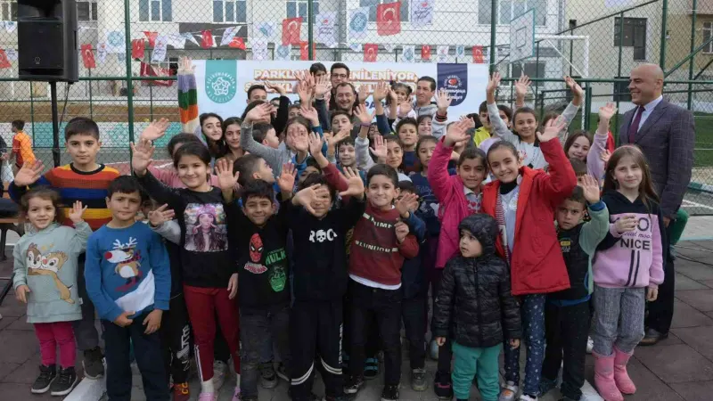 Çocuk parkları birer birer yenileniyor