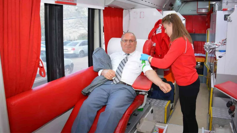 Öğretmenler hasta çocuklar için kan bağışında bulundu