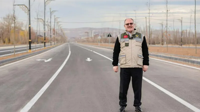 Cumhurbaşkanının adını taşıyor, beklenen bulvar trafiğe açıldı