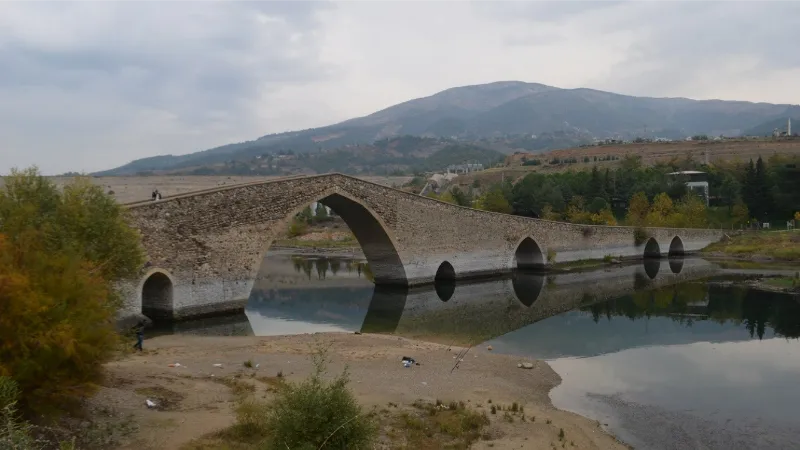 İhtişamlı duruşuyla Taş Köprü 5 asırdır ayakta