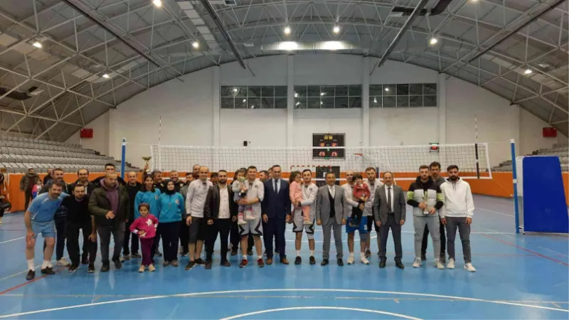 Bayburt’ta öğretmenler arası voleybol turnuvası düzenlendi
