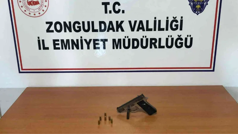 Denetimlerde aranan 4 kişiden uyuşturucu ve silah çıktı