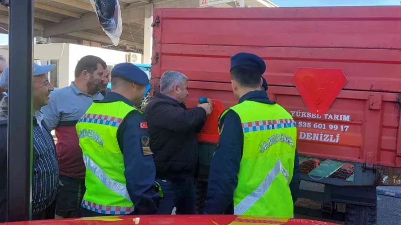 Jandarmadan tarım araçlarının karıştığı kazalara reflektörlü çözüm