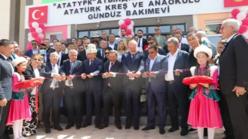 Etimesgut Belediyesi’nin Kırgızistan’da inşa ettiği Atatürk Kreş Anaokulu ve Gündüz Bakım Evi’nde Öğretmenler Günü etkinliği
