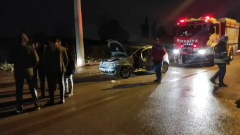 Lüks araçla çarpışan otomobildeki 4 kişi yaralandı