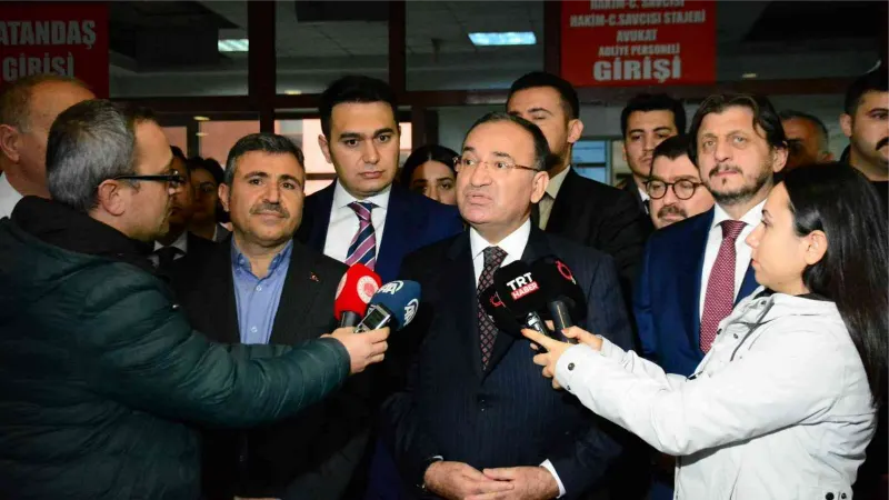 Adalet Bakanı Bekir Bozdağ Düzce adliyesini gezdi