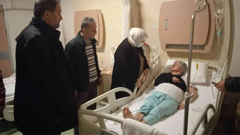 Yaralı depremzedelerin tedavisi sürüyor