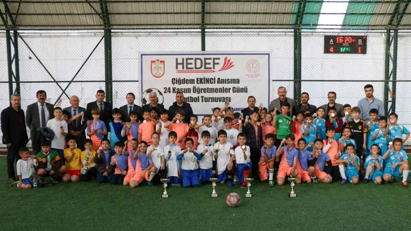 Vefat eden öğretmen anısına futbol turnuvası