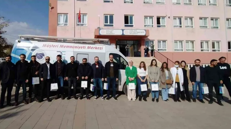 Dicle Elektrik personeli 6 ilde 43 okulda bin öğretmenle görüştü