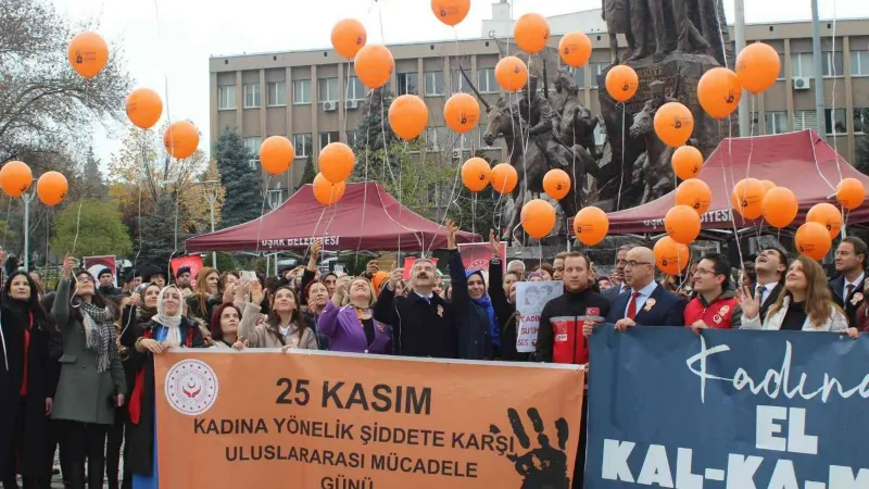 Uşak’ta turuncu balonlar kadınlar için bırakıldı