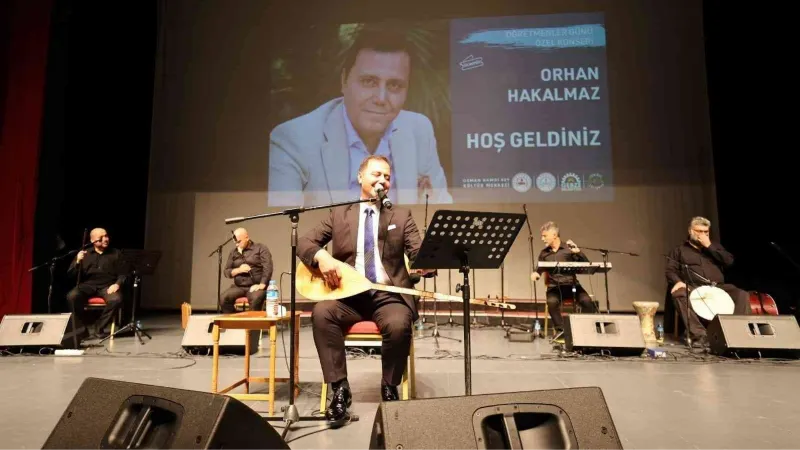 Orhan Hakalmaz türkülerini öğretmenler için söyledi