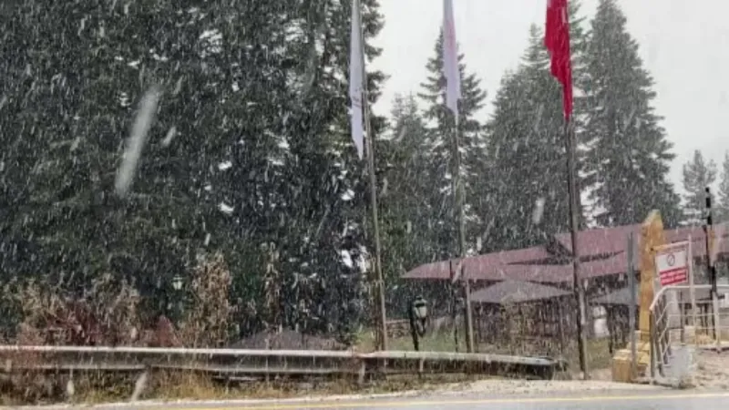 Ilgaz Dağı’nda kar yağışı ve yoğun sis etkili oldu