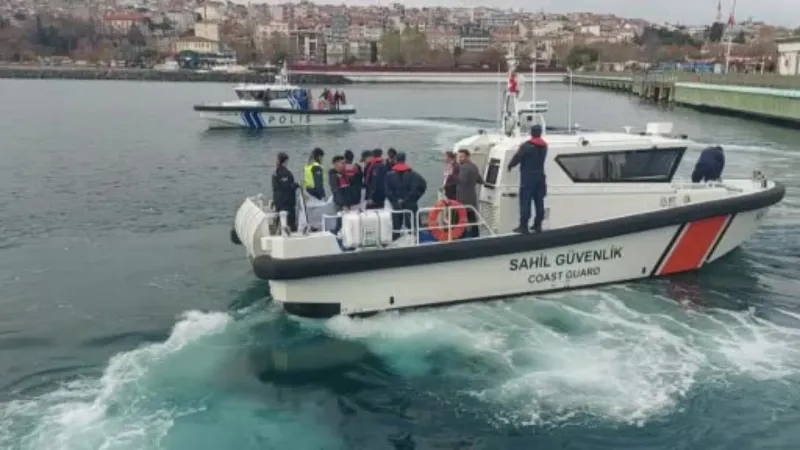 Uçurdukları dilek fenerleri ile kadına şiddete dikkat çektiler