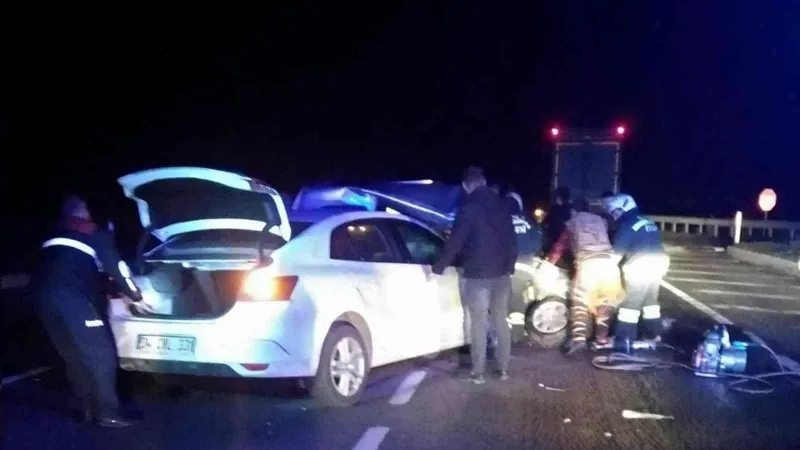 Samsun’da otomobil hafif ticari araç ile çarpıştı: 2 ölü, 5 yaralı