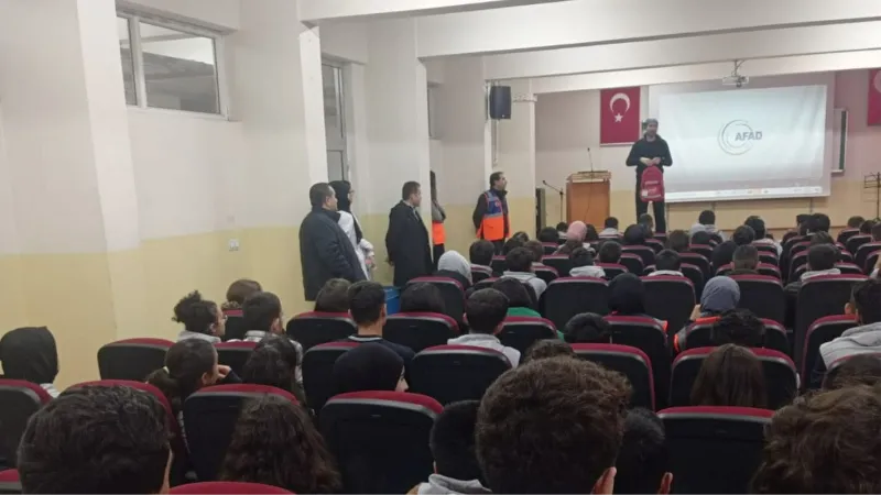 Muş’ta lise öğrencilerine afet eğitimi verildi