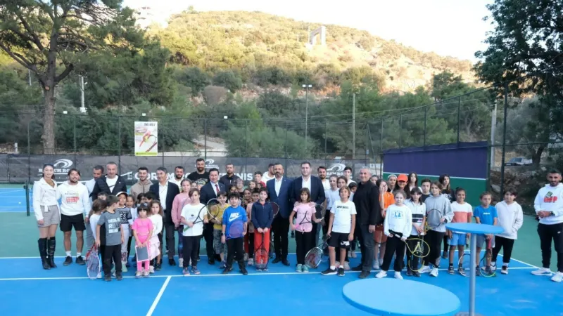 Çocuklara ücretsiz tenis kursu