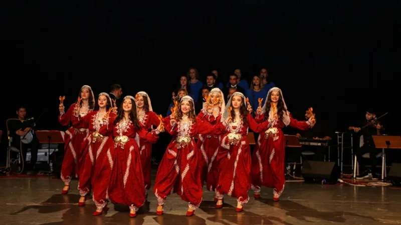 Anadolu Üniversitesi “Müzik ve Halk Dansları Gösterisi” ile Sinop’ta sahne aldı