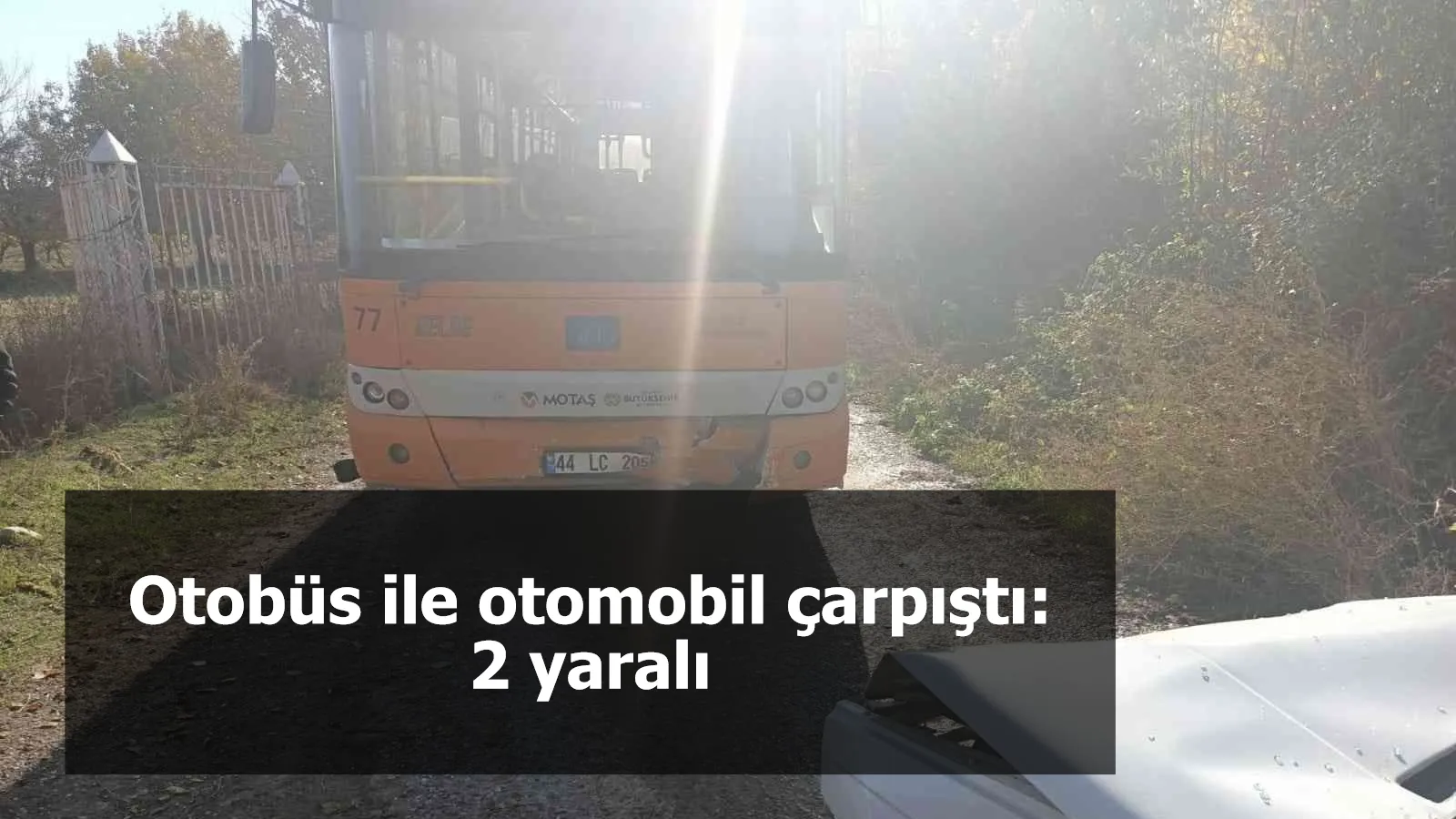 Otobüs ile otomobil çarpıştı: 2 yaralı