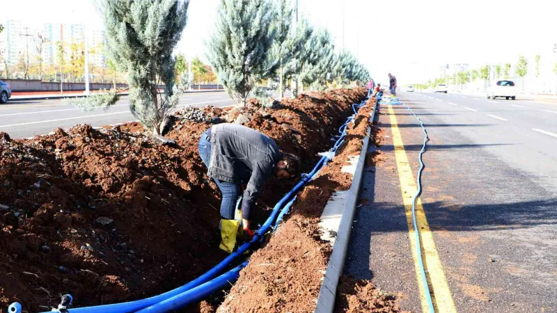 Diyarbakır’da yeni imar alanlarında refüj ve kavşaklar düzenleniyor