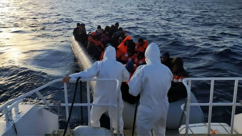 Ayvalık’ta 41 kaçak göçmen yakalandı