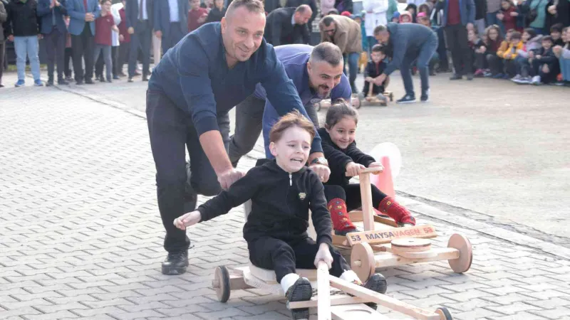 Tahta arabalarla bu kez çocukları yarıştı