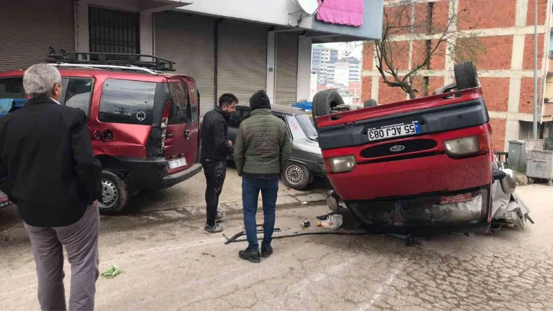 Freni patlayan kamyonet takla attı